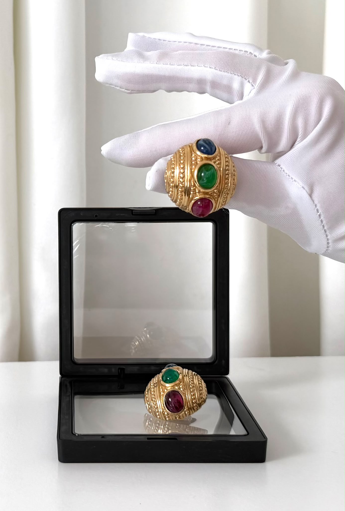 DIOR – Boucles d’Oreilles Vintage Cabochons – 1960